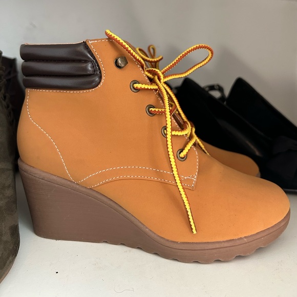 wedge boots - Picture 2 of 3